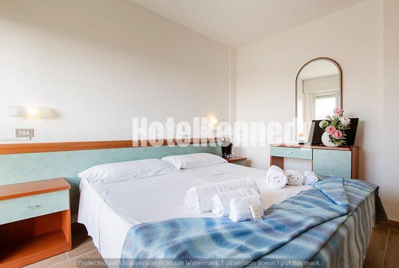 Hotel Kennedy リド・ディ・サヴィオ エクステリア 写真